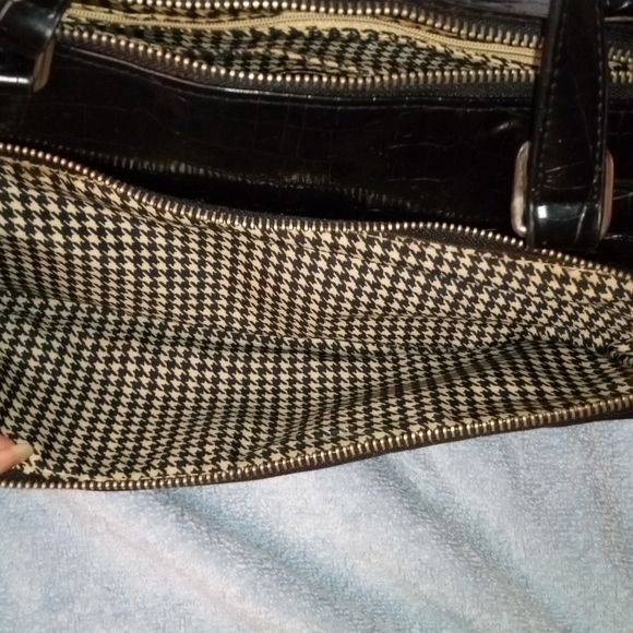 George black Crocodile embossed bag with houndstooth interior-Zippered p… - Picture 4 of 6